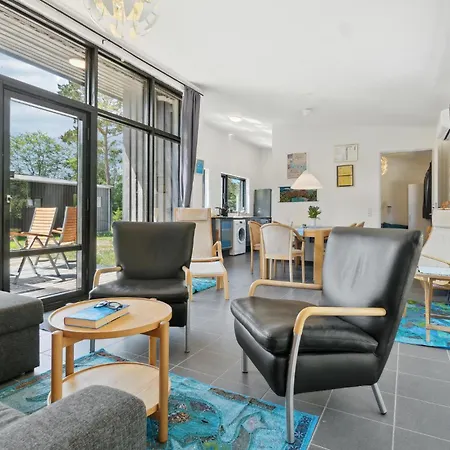 3 Bedroom Awesome In Prázdninový dům *