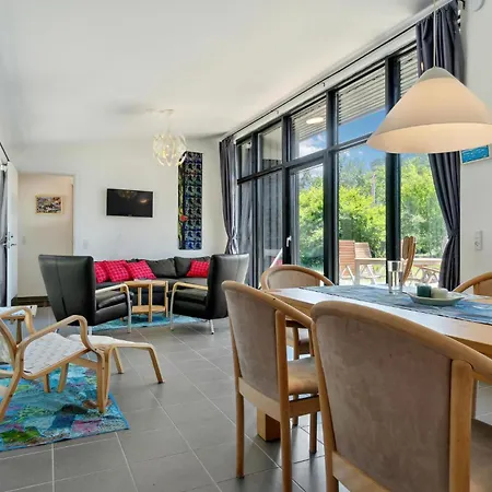 3 Bedroom Awesome In Prázdninový dům *